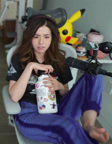 POKIMANE SHOWING FEET FOR 7 MINS (COMPILATION)